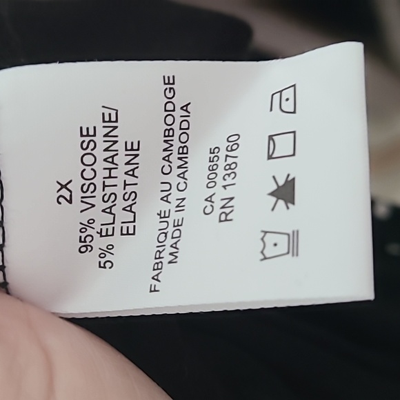 🌟3 For $30🌟 Modern Fit V-neck T-shirt- 2X - Picture 6 of 6